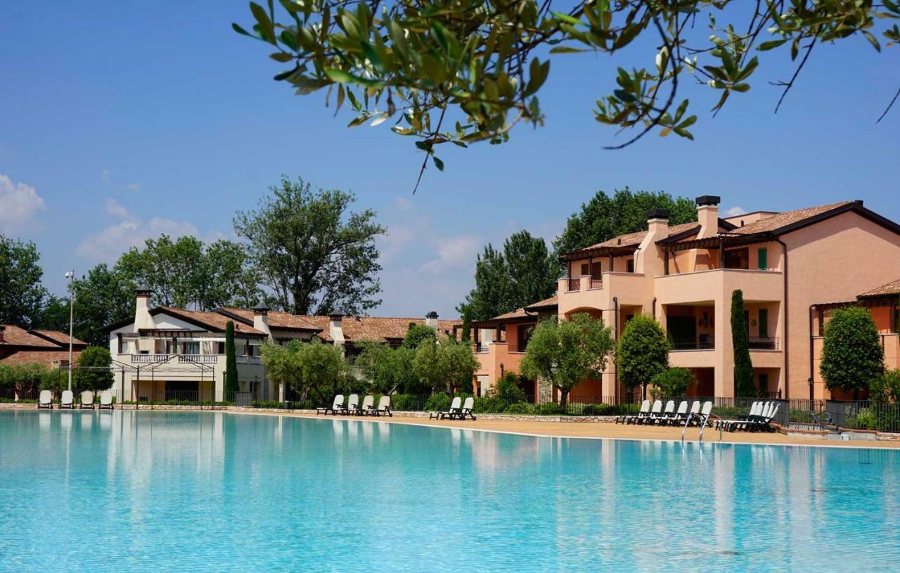 Esclusivo Trilocale Con Piscina Al Garda Resort Village Peschiera del Garda Eksteriør bilde