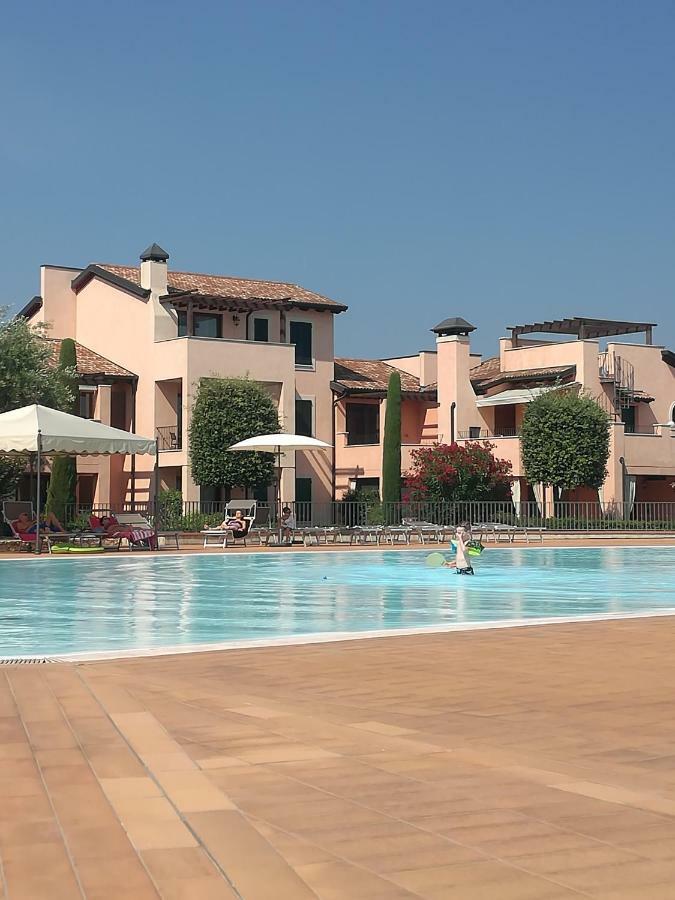 Esclusivo Trilocale Con Piscina Al Garda Resort Village Peschiera del Garda Eksteriør bilde